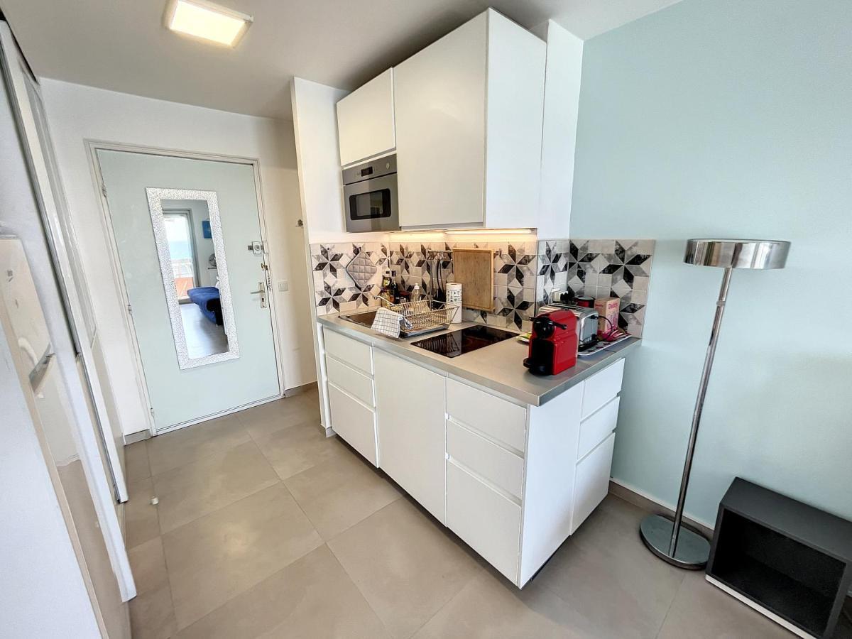 Studio With Beautiful Sea View And Direct Beach Access Кан Екстериор снимка