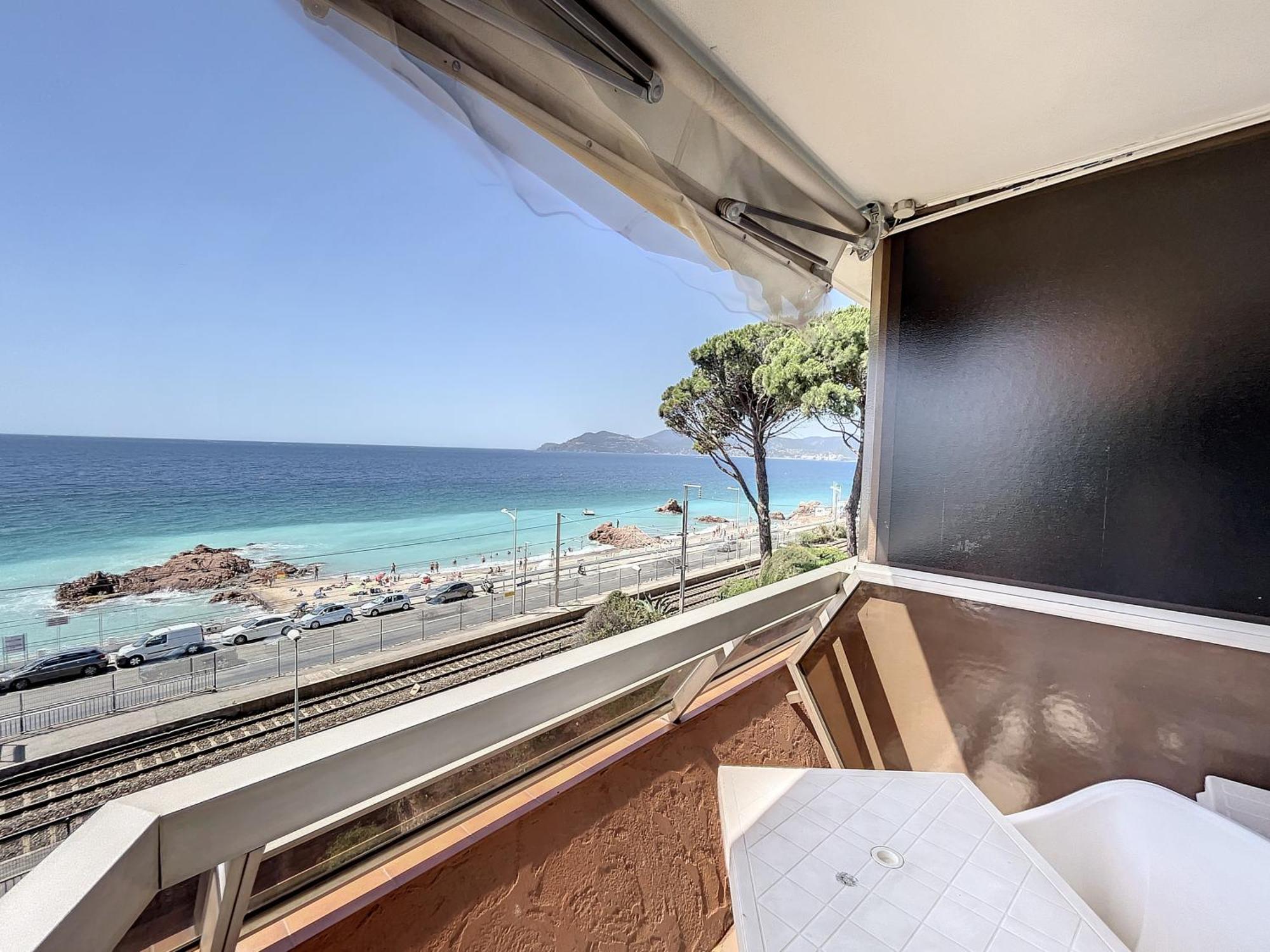 Studio With Beautiful Sea View And Direct Beach Access Кан Екстериор снимка