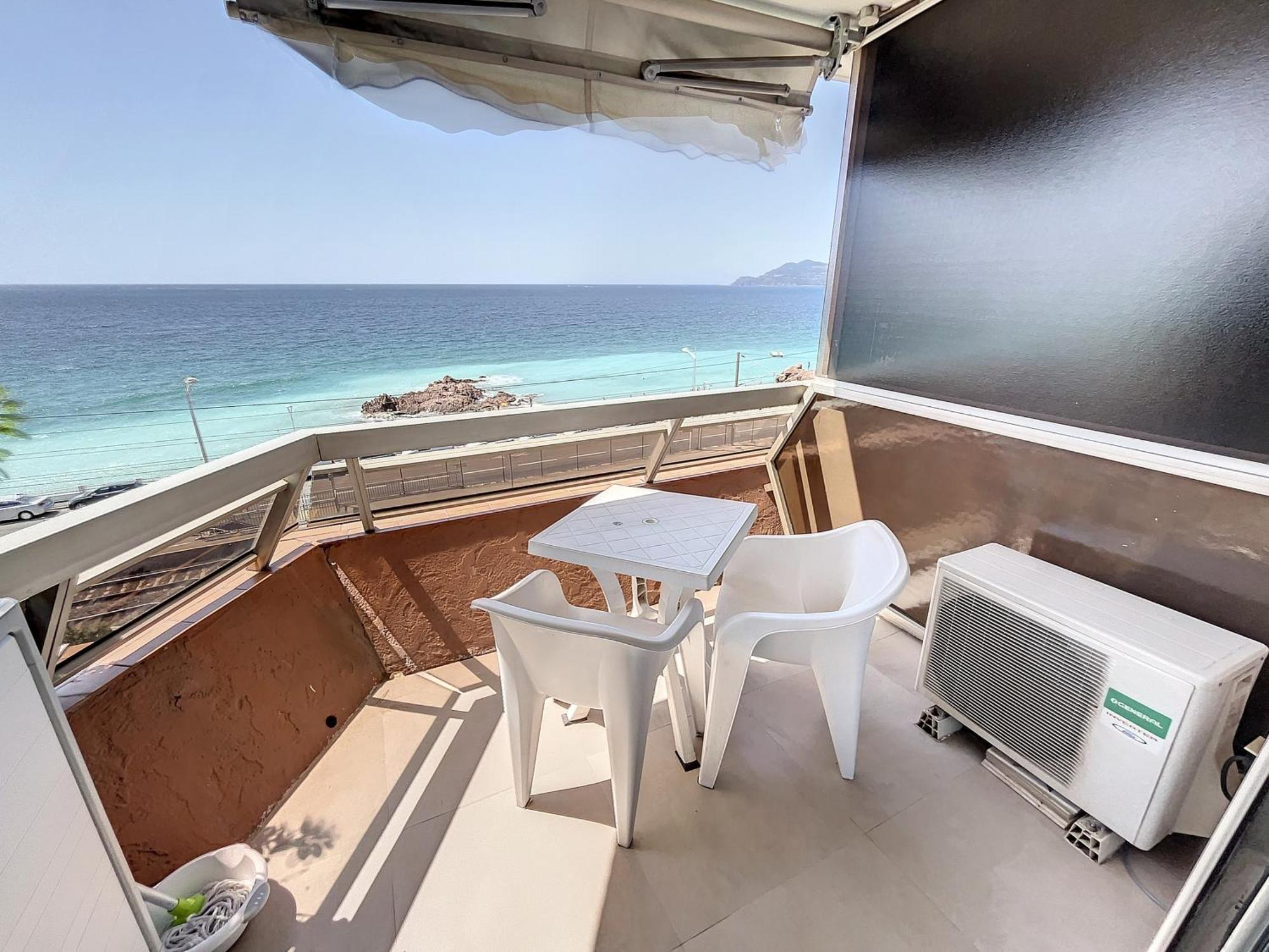 Studio With Beautiful Sea View And Direct Beach Access Кан Екстериор снимка